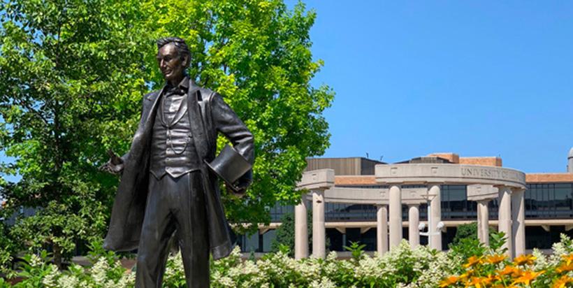 Statue of President Abraham Lincoln at UIS